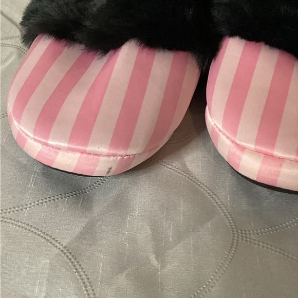 NWT Victoria’s Secret Signature Stripe Satin Slippers - Picture 7 of 8